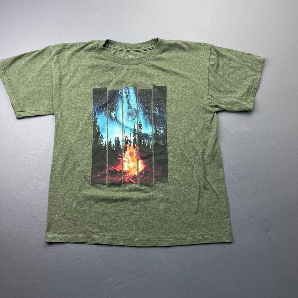 Capsule Boys Large Green Graphic T-Shirt Campfire Outdoor Hiking Adventure Tee